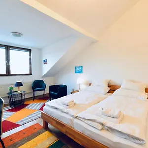 Charming Attic Near Messe And Center Viena